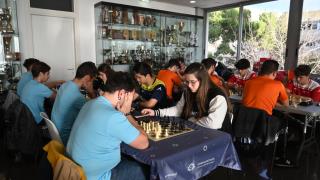 No solo se entrena el cuerpo en el Trofeo Rector: el ajedrez vuelve por todo lo alto